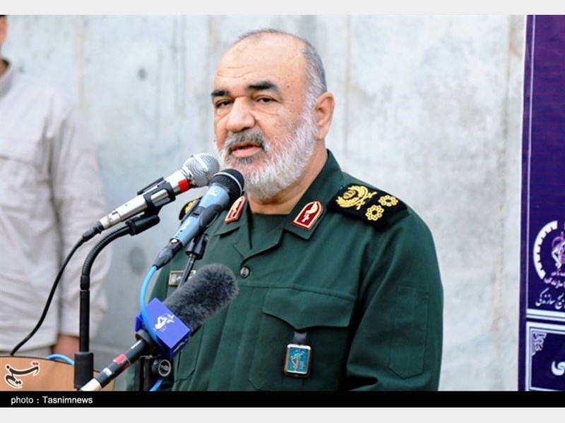 هشدار فرمانده کل سپاه به ترامپ: اگر تار مویی از سر یک ایرانی کم شود، کرک و پشم شما را به باد می‌دهیم