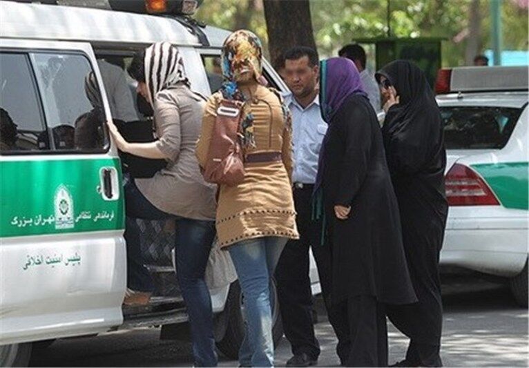 جمهوری اسلامی: اگر حکومت دینی کارآمد بود، امروز معضل حجاب را نداشتیم