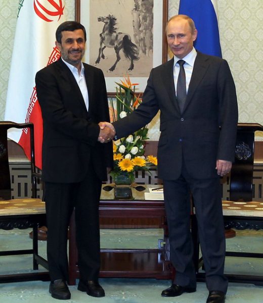 احمدی نژاد:روسیه ملاحظه ما را می کند که ما بکنیم؟