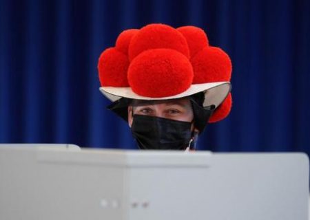 پوشش جالب شهروند آلمانی در انتخابات/ عکس