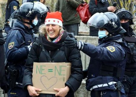 تظاهرات علیه محدودیت های کرونایی در اسلونی/ عکس