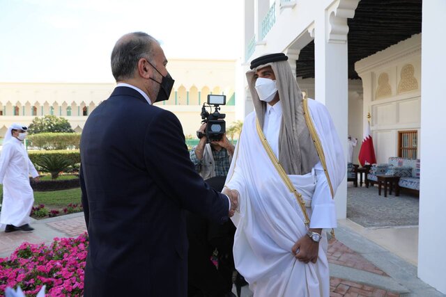 ملاقات امیرعبداللهیان با امیر قطر در “مکانی دلچسب”