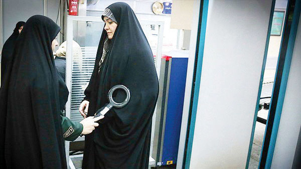 روایت زنان از بازرسی نامناسب در فرودگاه امام