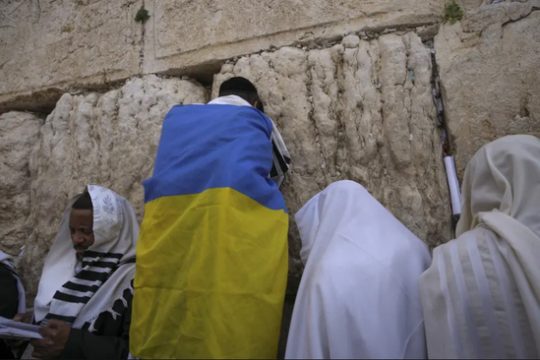یهودیان در حال دعا مقابل دیوار غربی قدس/ عکس