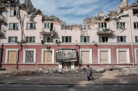 یک هتل تخریب شده در جنگ اوکراین/عکس