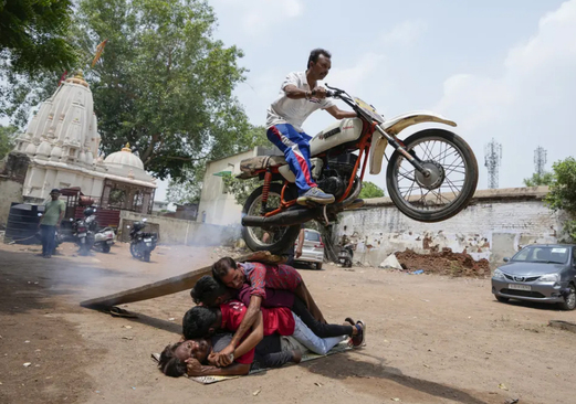 نمایش پرش با موتور در احمدآباد هند