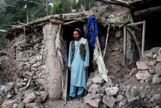 خانه روستایی تخریب شده در زلزله افغانستان