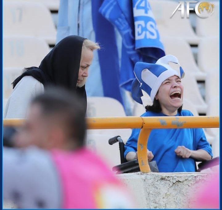 شادی دختر معلول استقلالی در استادیوم آزادی