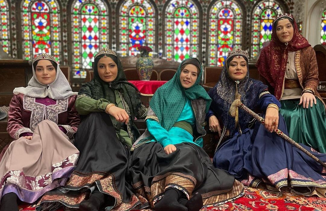 زنان حرم‌سرای ناصر‌الدین شاه در پشت صحنه جیران/عکس