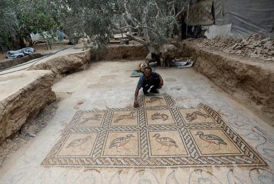 کشف سنگفرش دوره بیزانس در زمین کشاورز فلسطینی