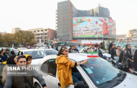 تصاویر شادى بدون حجاب مردم در تهران