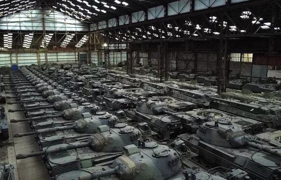 تانک های لئوپارد آماده ارسال به اوکراین در بلژیک